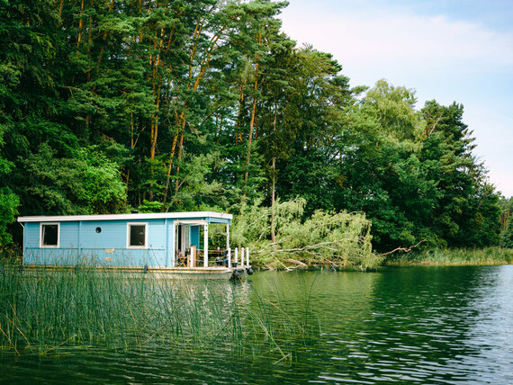 Hausboot am See im Bundesland Brandenburg