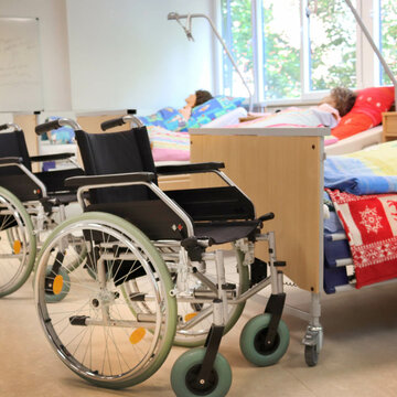 Rollstühle im Skillslab der WBS SCHULEN Oldenburg.