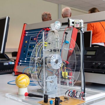 Versuchsaufbau im Studium Elektrotechnik.