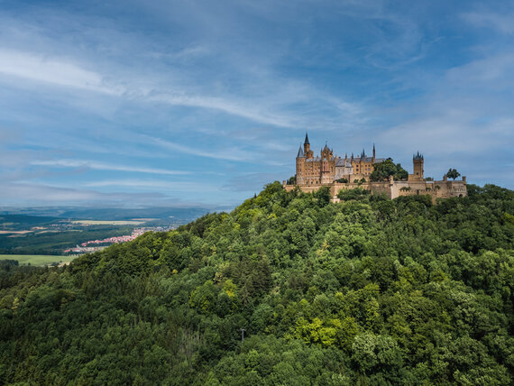 Schloss auf Anhöhe im Bundesland Baden-Württemberg