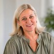 Porträt von Claudia Adrian, Autorin für WBS TRAINING