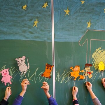 Kreative Handpuppen aus Papier entstanden.